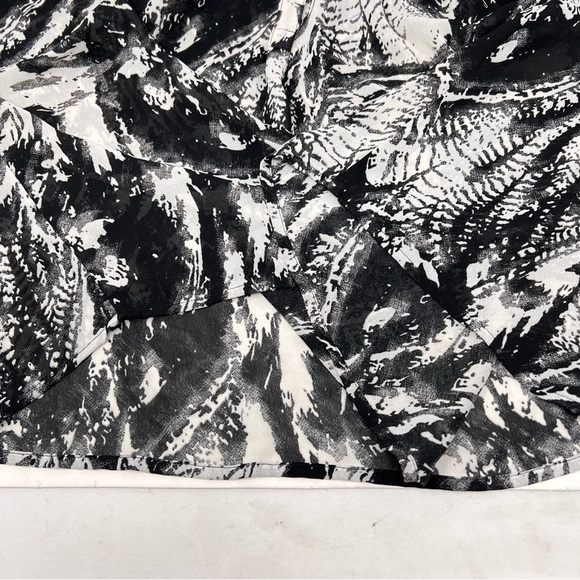 Lane Bryant Blouse Plus Size 22 24 3X Black White Print V Neck Roll Tab Sleeves - Picture 14 of 14